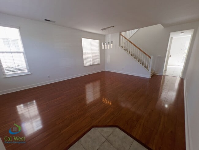 Building Photo - $5295 - 2 Story, 4 bed - 2 Bath Home in se...