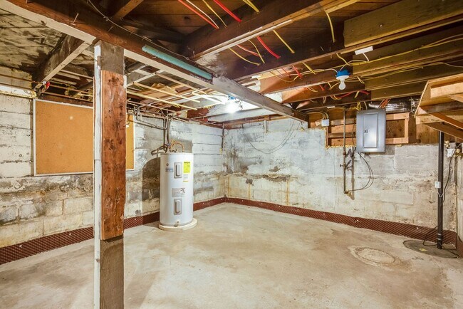 Building Photo - Charming 1 BD 1 BA cottage nestled on a be...