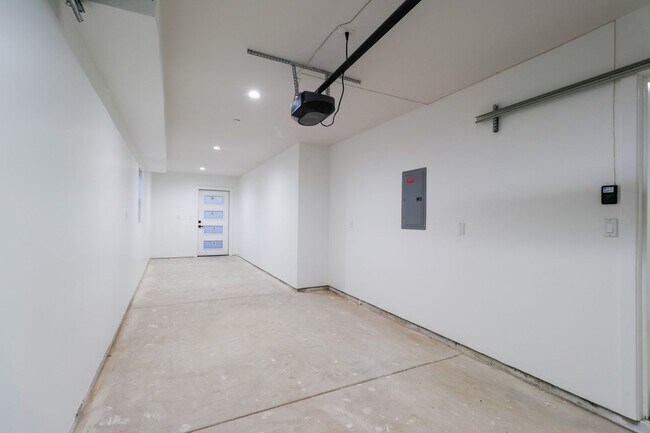 Building Photo - 4647 Pickford St