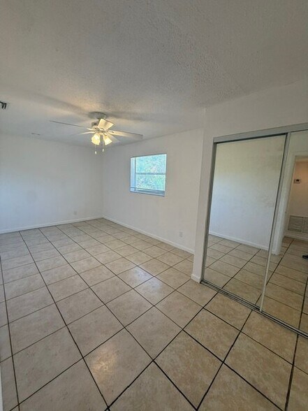 Building Photo - 1020 N 18th Ct