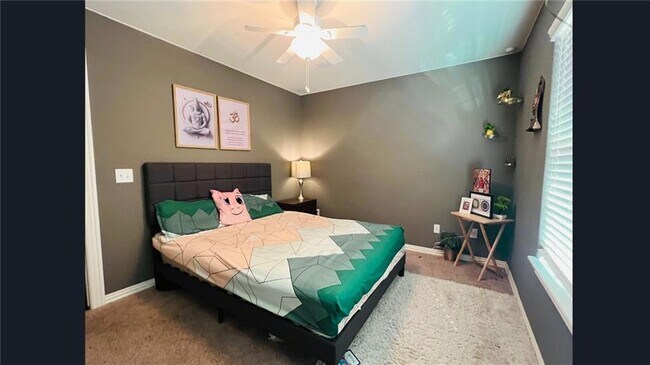 Building Photo - 402 SW Arch St