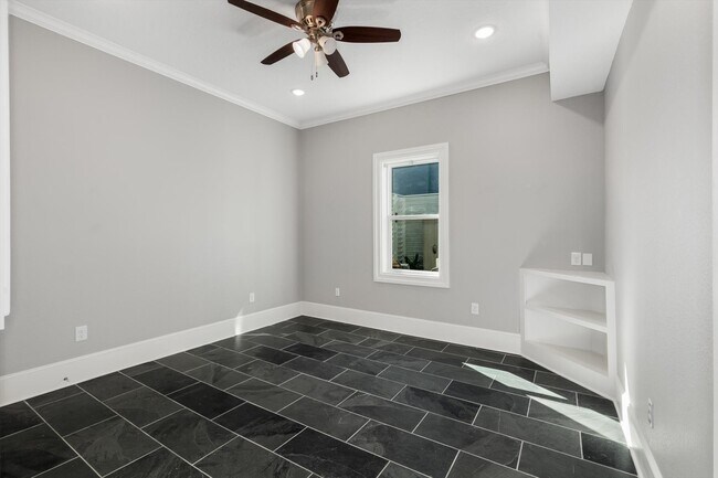 Building Photo - 2401 Market St