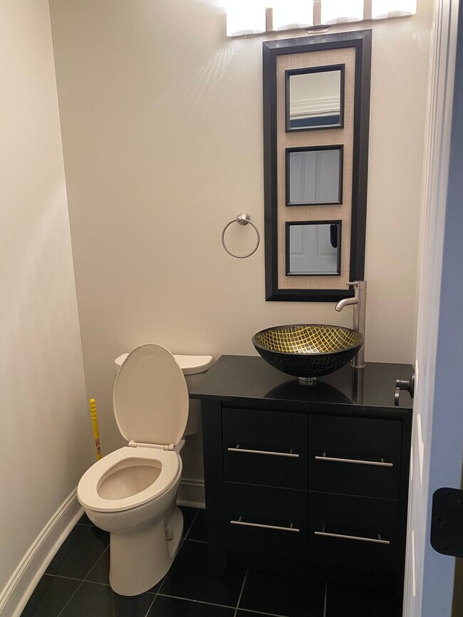 Building Photo - 111 N Walnut St