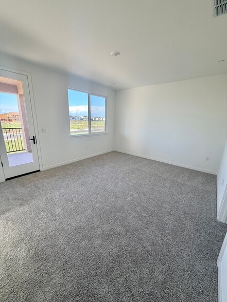 Building Photo - 5318 Lake Mary Dr