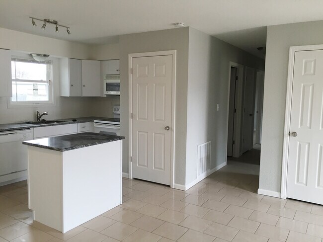 Building Photo - 2517 Maverick Ln