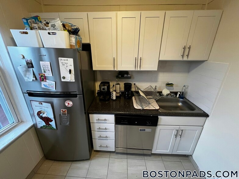 Building Photo - 518 Cambridge St