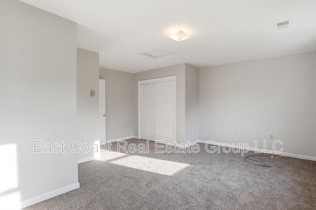 Building Photo - 257 School House Dr