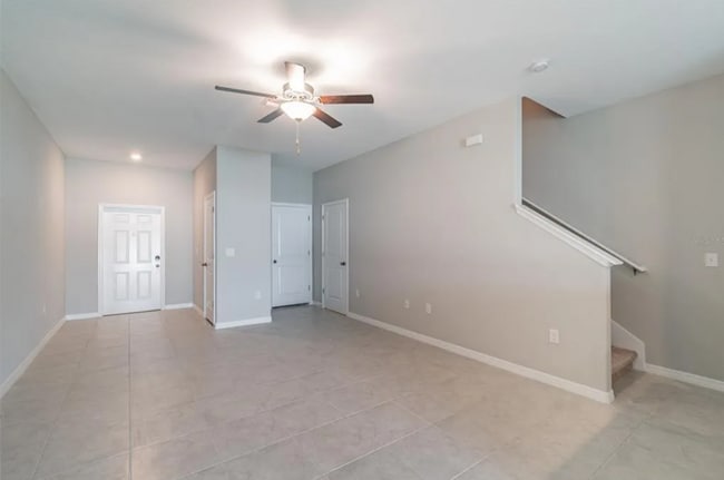Building Photo - Modern 3BR/2.5BA Townhome with Pool Access & Deposit-Free Living!