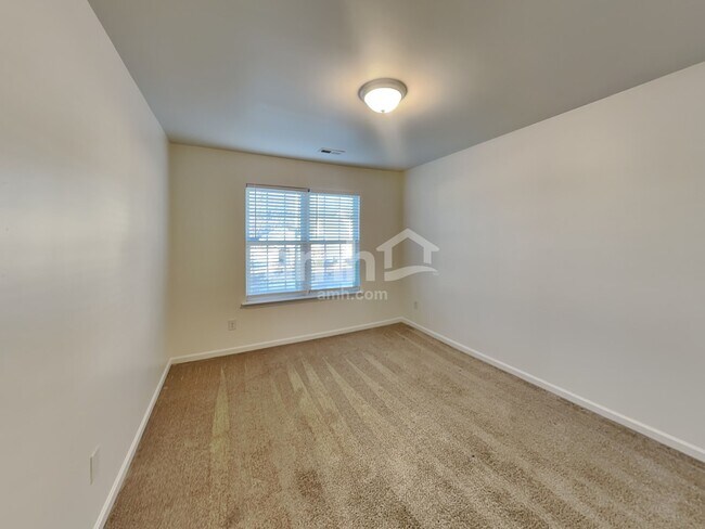 Building Photo - 4437 Esmeralda Dr