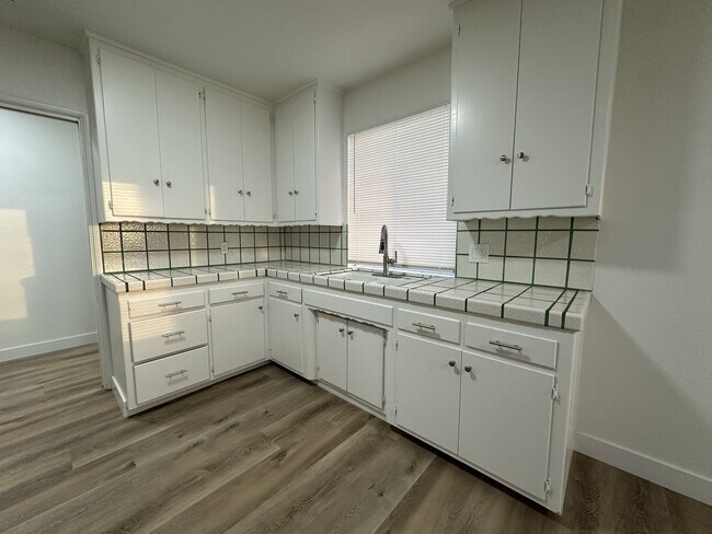 Building Photo - 13051 Baker Ave