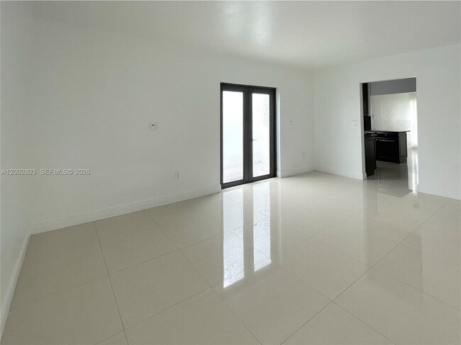 Building Photo - 1005 SW 88th Ct