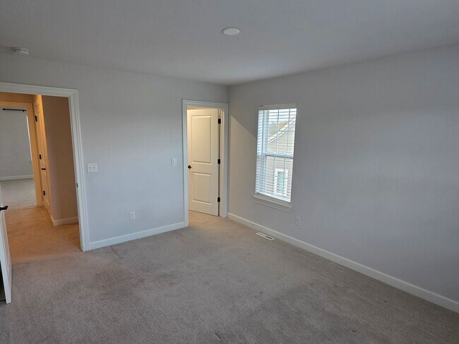 Building Photo - W239N3743 River Birch Ct