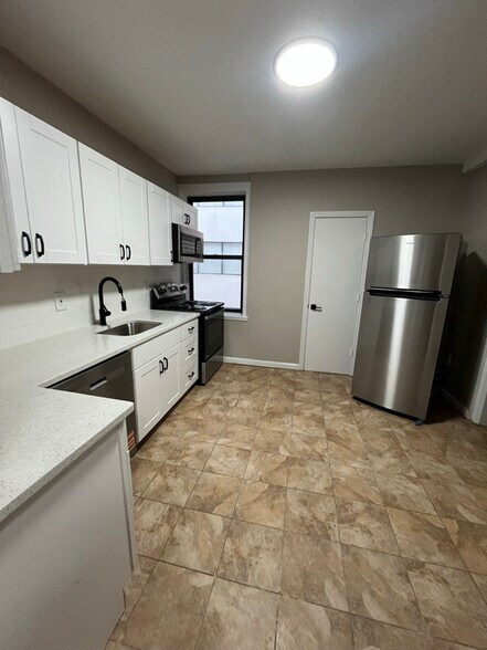 Primary Photo - 150 S Harrison St