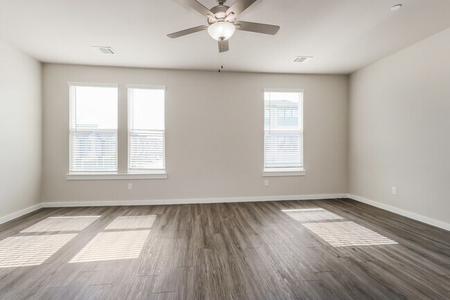 Building Photo - 18306 W Centro Cir