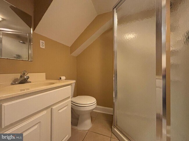 Building Photo - 1122 W Hamburg St