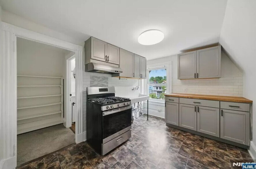 Building Photo - 9 Vincent Pl