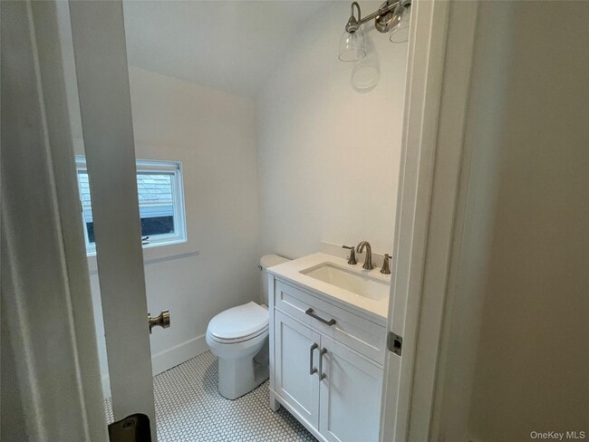 Building Photo - 41 Chestnut Ave