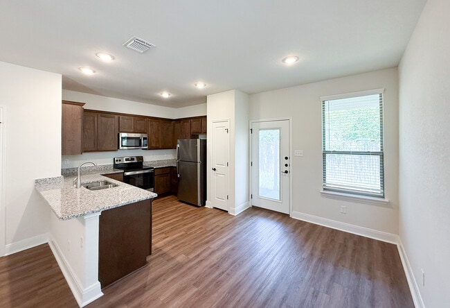 Building Photo - 2503 Lynwood Bnd