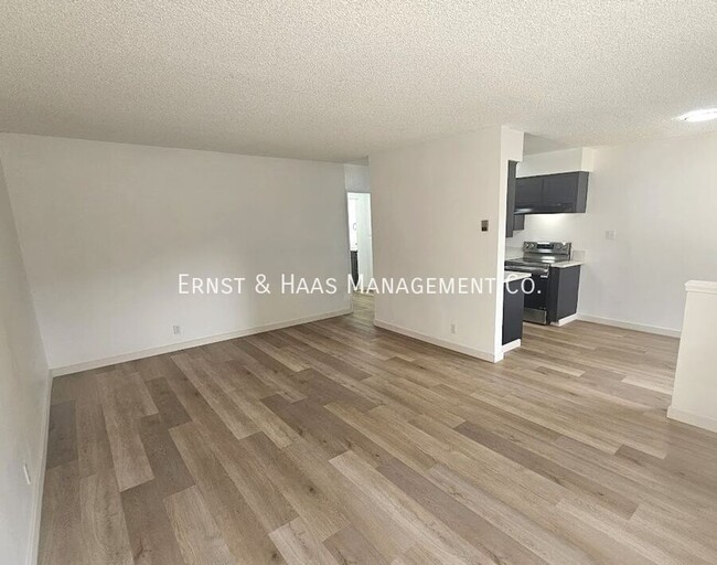 Building Photo - Renovated Spacious 2 Bedroom 1 Bathroom Ap...