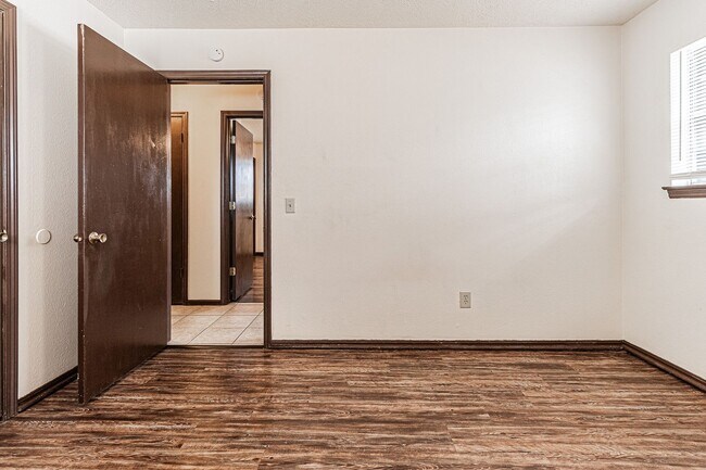 Building Photo - 3 Bed 1.5 Bath in Del City!