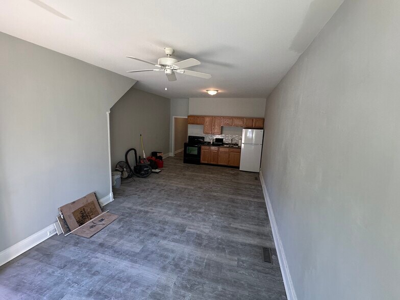 Building Photo - 35 E High St