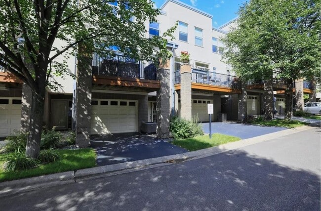 Building Photo - Rare NE Minneapolis Townhome with 2 Stall Garage + Soaking Tub