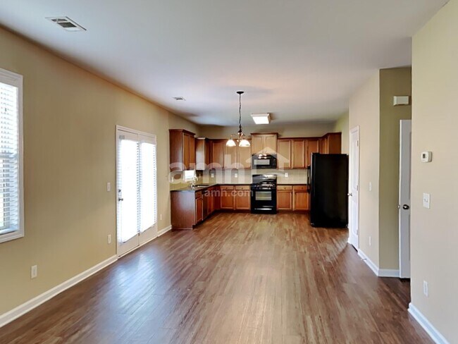 Building Photo - 5655 Livingston Ct