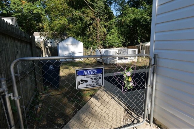 Building Photo - 617 Drum Ave