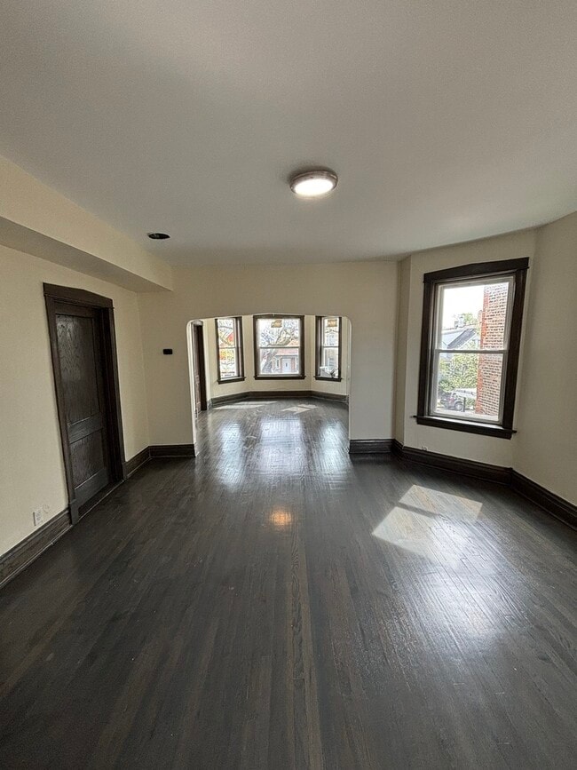 Building Photo - 1538 N Avers Ave