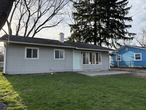 Building Photo - 3138 Midvale Dr