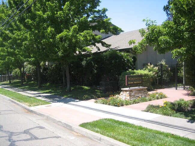 Primary Photo - 845 Russell Ave