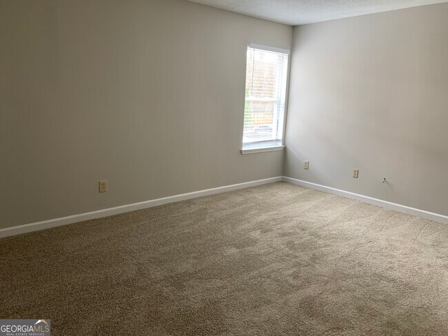 Building Photo - 2046 Oak Park Ln