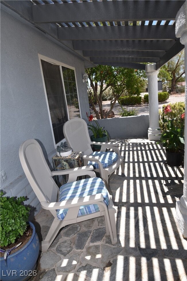 Building Photo - 6889 Beverly Glen Ave