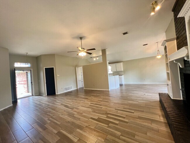 Building Photo - 9300 Buttonwood Ave