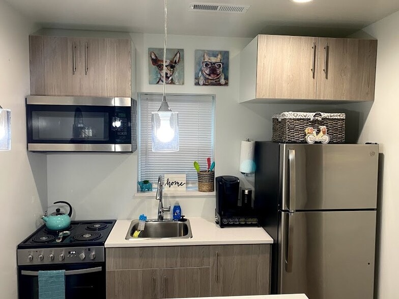 All Appliances w/ dishwasher - 412 E Nunnally St