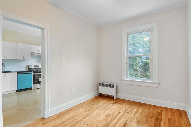 Building Photo - 313 23rd St