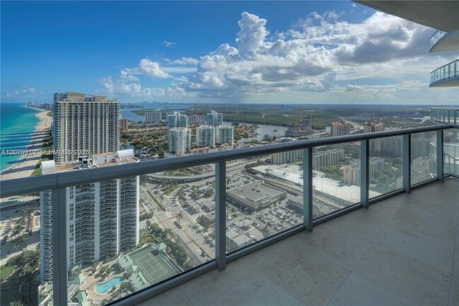 Building Photo - 17001 Collins Ave