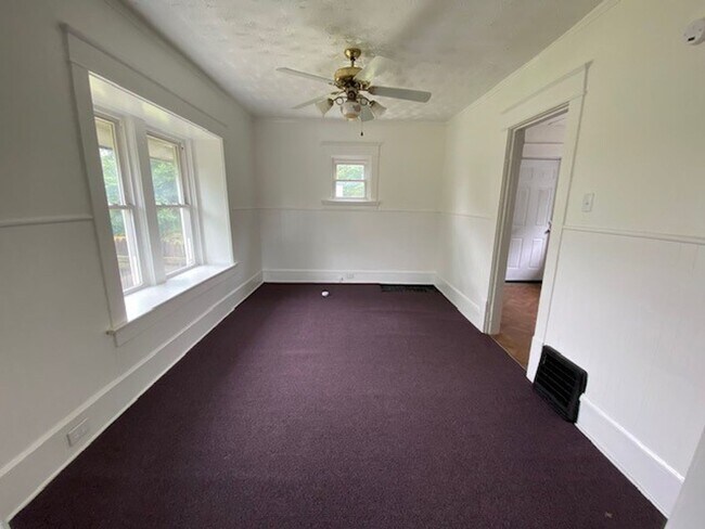 Building Photo - 580 Inman St