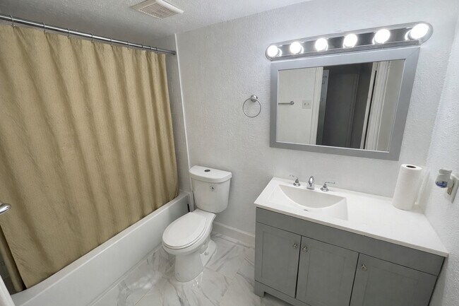 Building Photo - 12255 W Village Dr