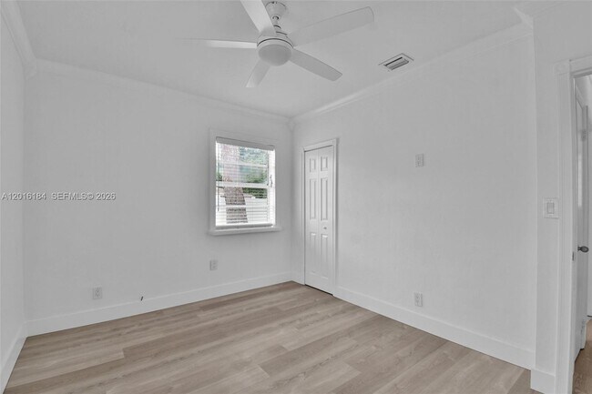 Building Photo - 2217 SW 1st Ct