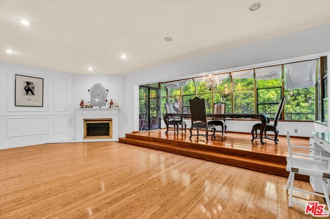 Building Photo - 1124 Kings Rd