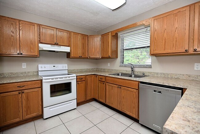 Kitchen open to Dining room - 2953 SE Bamboo St