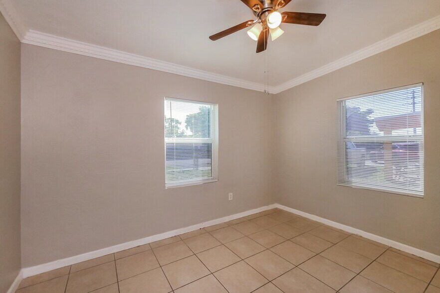 Building Photo - 259 NW 30th Ave