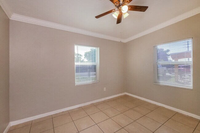 Building Photo - 259 NW 30th Ave