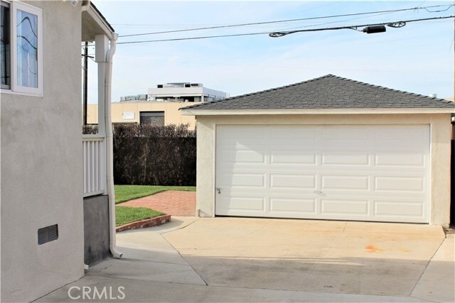 Building Photo - 2425 Sebald Ave