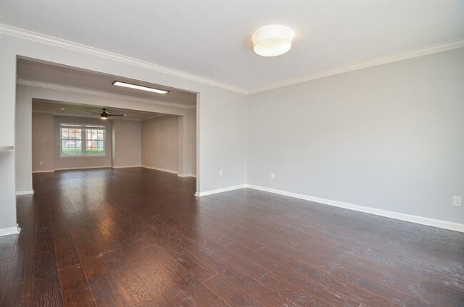 Building Photo - 1549 W Sam Houston Pkwy S