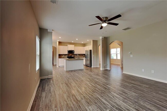 Building Photo - 354 Hawthorn Dr