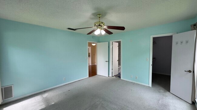 Building Photo - 12157 Sycamore Ln