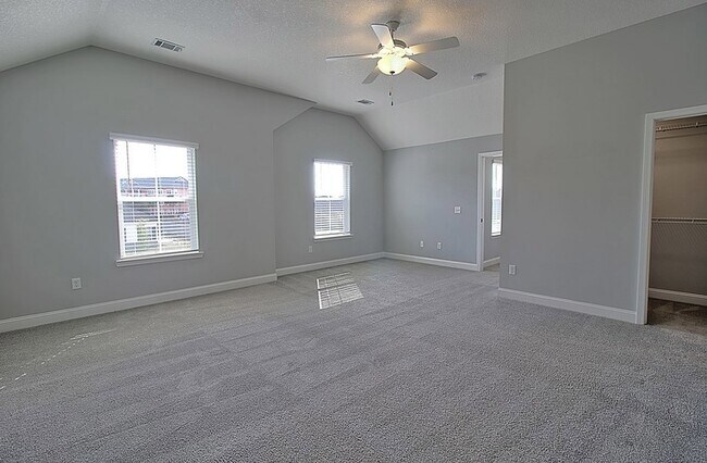 Building Photo - 566 Burke Dr