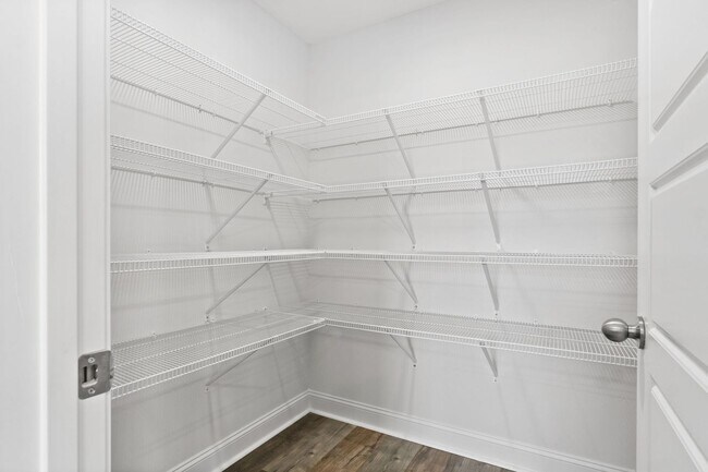 Building Photo - Pet Friendly Three Bedroom!